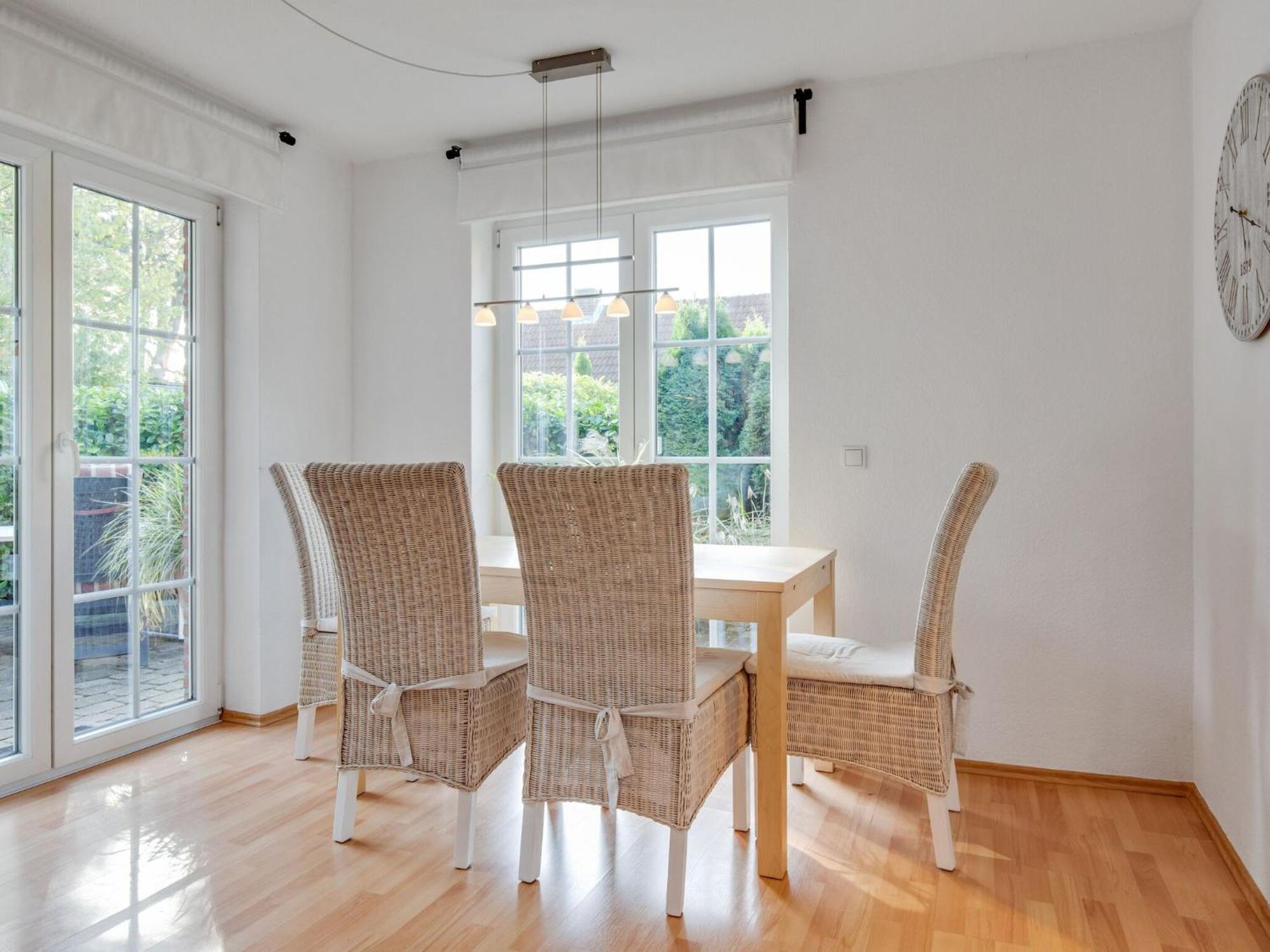 Enticing Holiday Home In Oldenburg With Garden Near Sea Dannau Eksteriør billede
