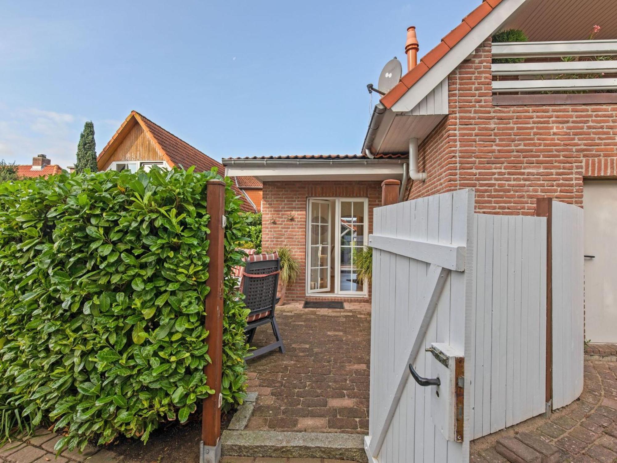 Enticing Holiday Home In Oldenburg With Garden Near Sea Dannau Eksteriør billede