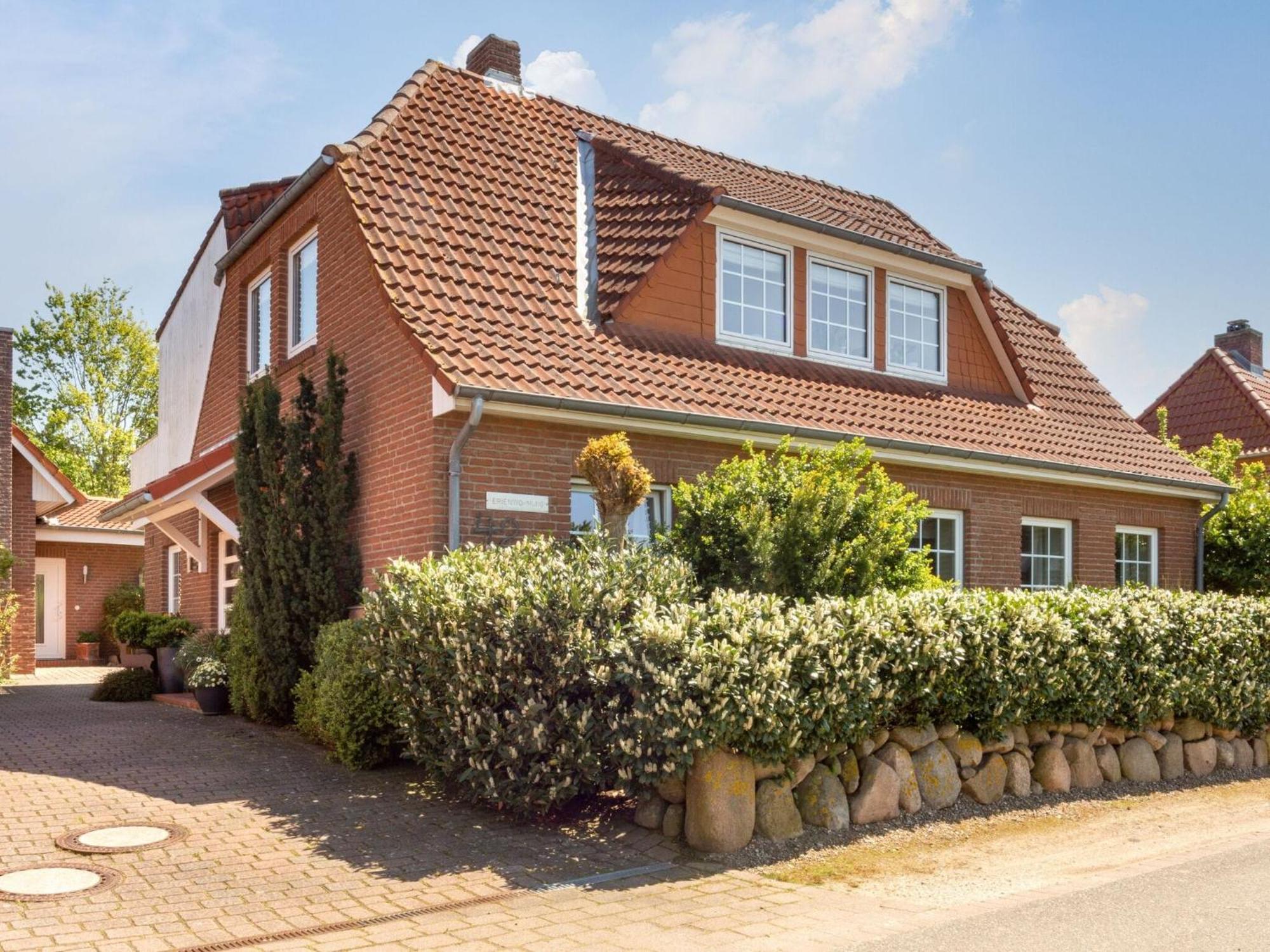 Enticing Holiday Home In Oldenburg With Garden Near Sea Dannau Eksteriør billede