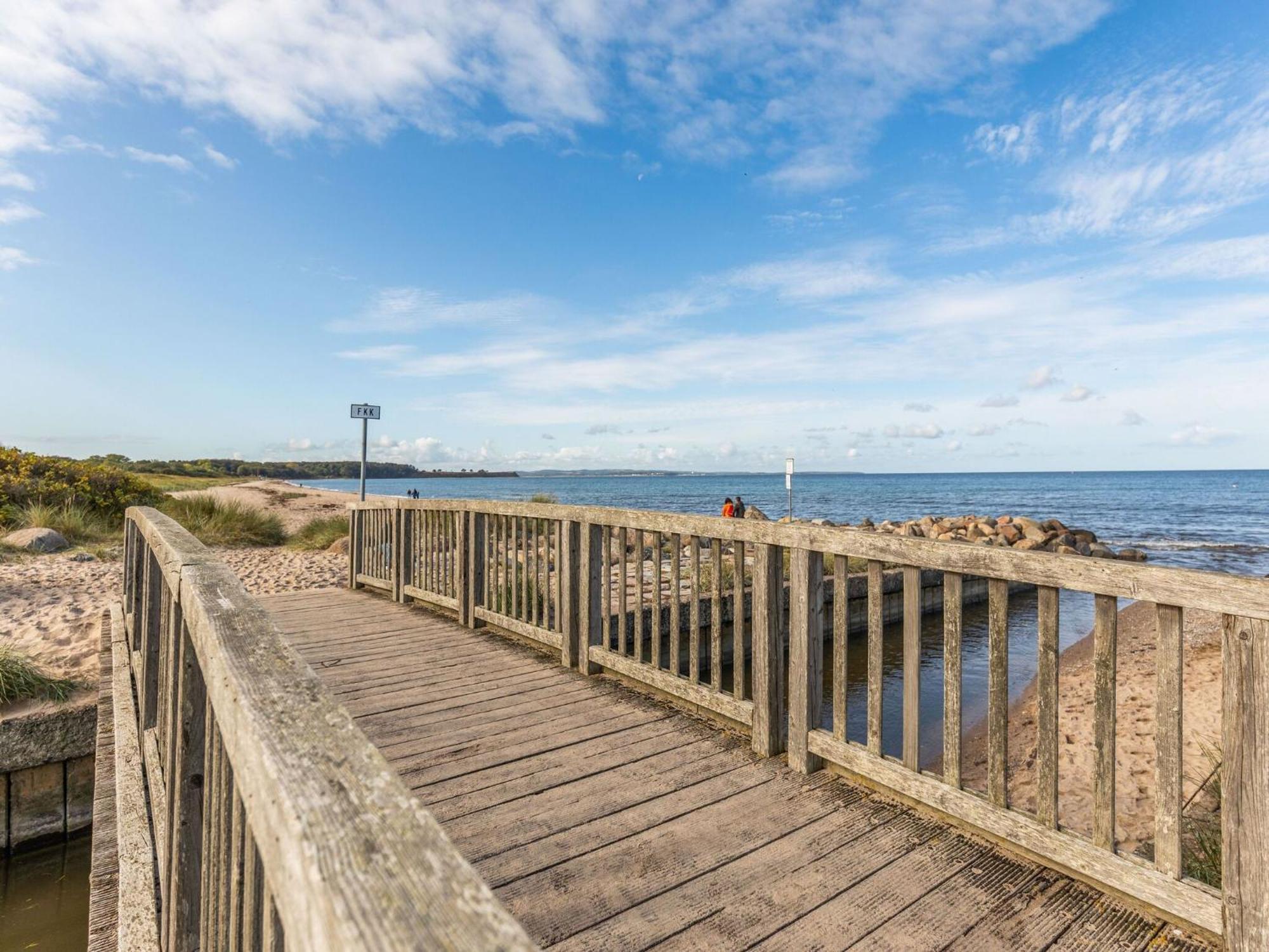 Enticing Holiday Home In Oldenburg With Garden Near Sea Dannau Eksteriør billede